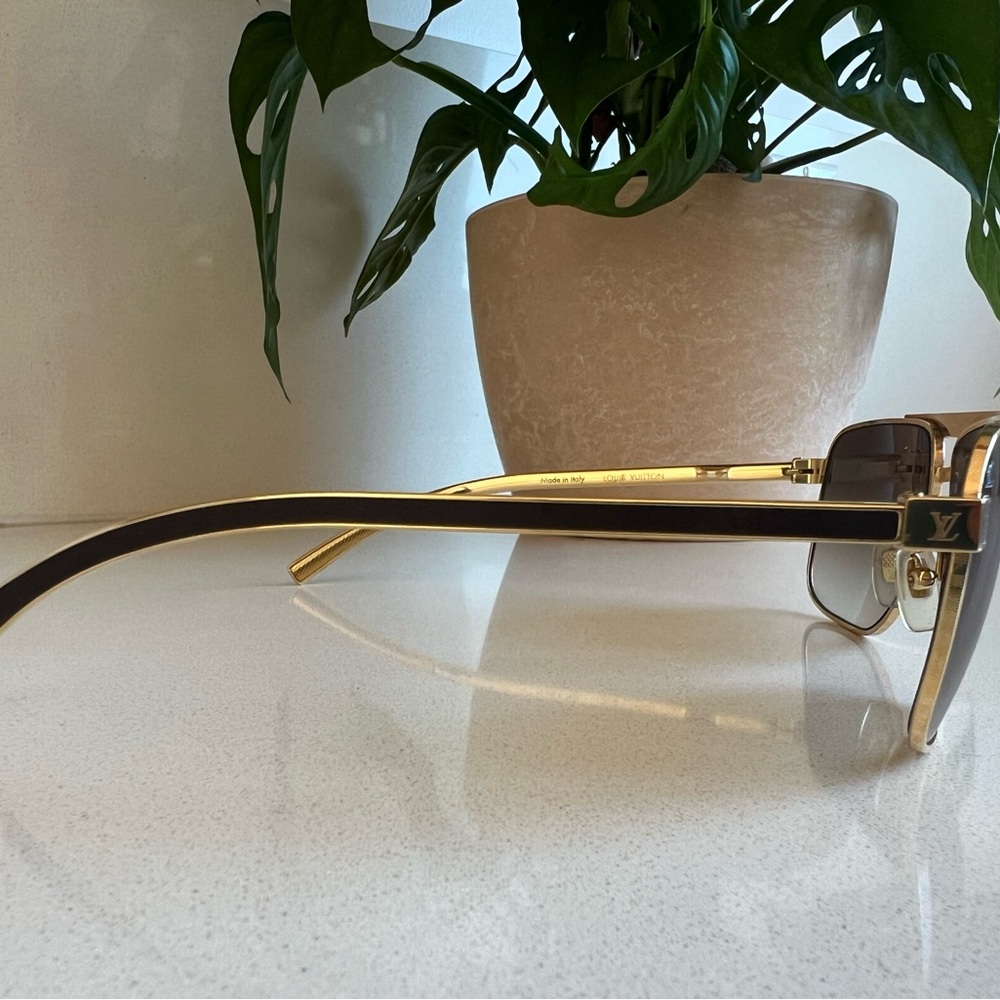 Louis Vuitton Z0549U Gold Metal Navigator Sunglasses Brown Gradient Lens - Picture 5 of 8